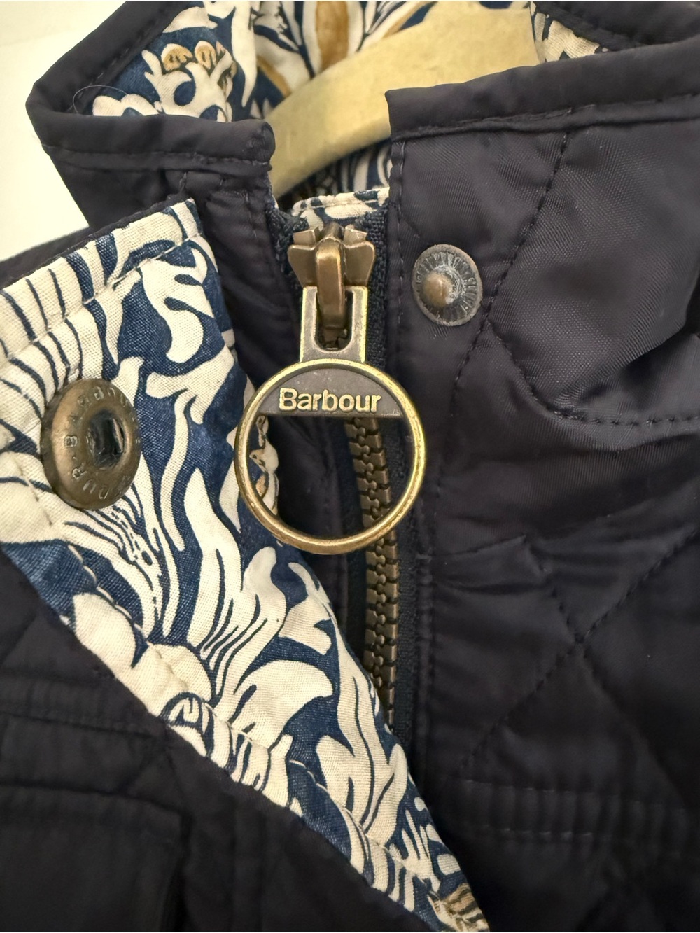 Barbour Manderston 4 pocket William Morris Navy quilted jacket. Size 4 - Picture 11 of 15